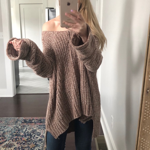 Listicle Sweaters - Taupe chenille oversized sweater